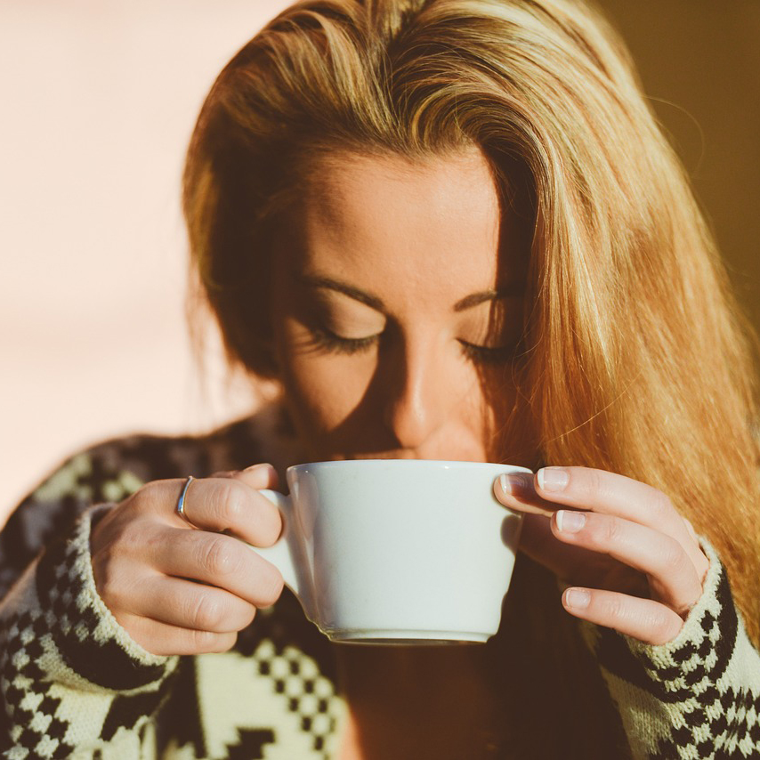 Kávové meditace: Jak si užít svůj oblíbený nápoj jako zenový rituál